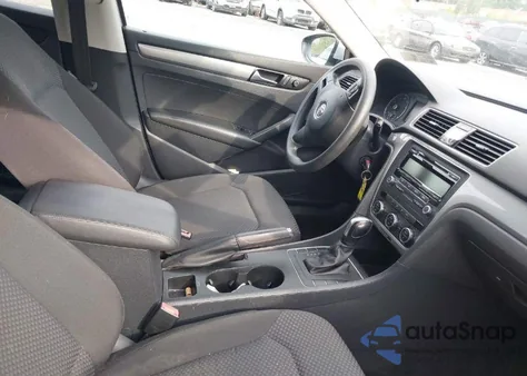 2012 Volkswagen Passat 2.5L S z USA, uszkodzony, nr VIN 1VWAH7A34CC097850